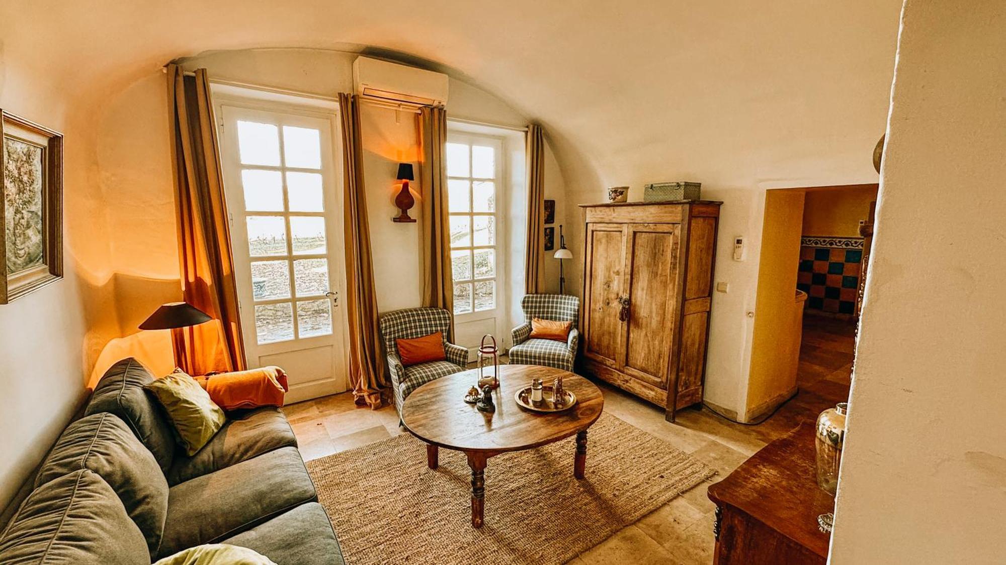 Lodge Chateau La Gineste - Castle And Vineyard