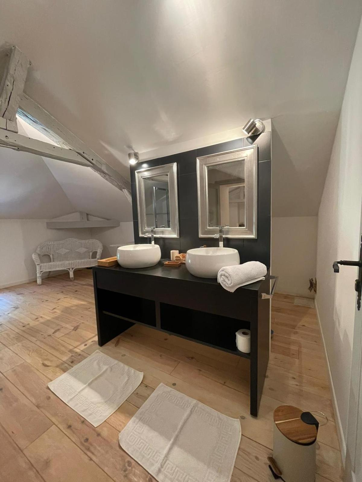 Lodge Chateau La Gineste - Castle And Vineyard